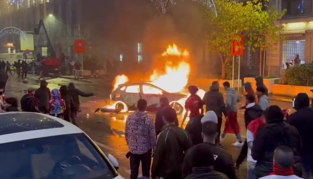 «Κόλαση» στις Βρυξέλλες – Οπαδοί του Βελγίου και του Μαρόκου έκαψαν την πόλη