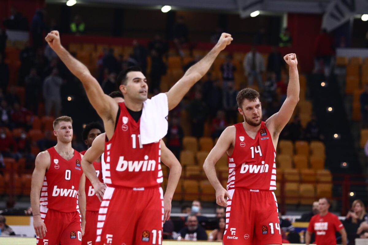 Νίκη με το… αριστερό στο ΣΕΦ