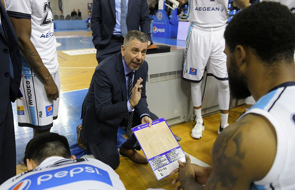 Παπαθεοδώρου: «Η καλή άμυνα και το ματσάρισμα στην ενέργεια της ΑΕΚ μας έδωσαν τη νίκη»