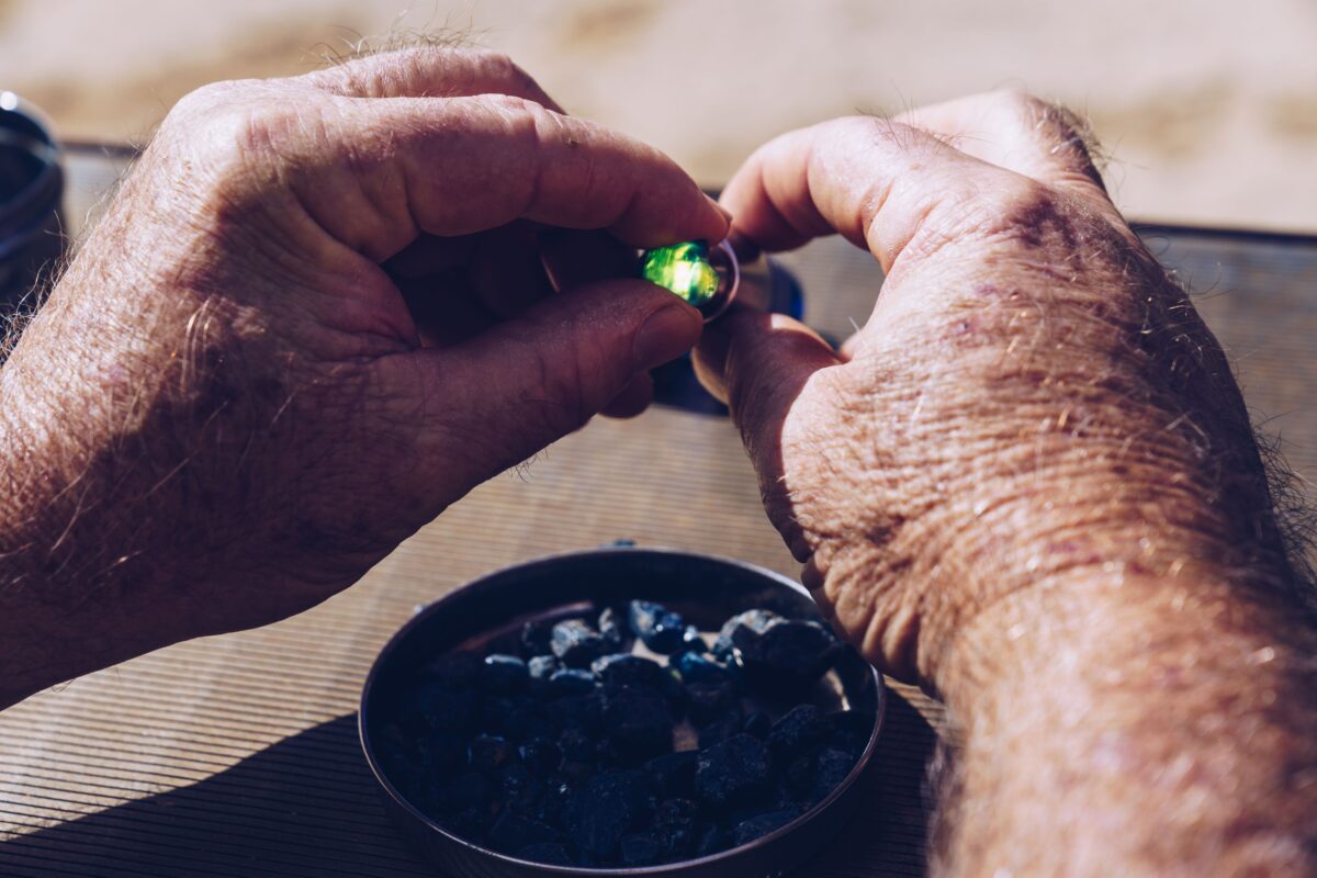 «Κυνηγοί πολύτιμων λίθων στην Αυστραλία»: Οι σύγχρονοι κυνηγοί θησαυρών έρχονται στο Viasat Explore
