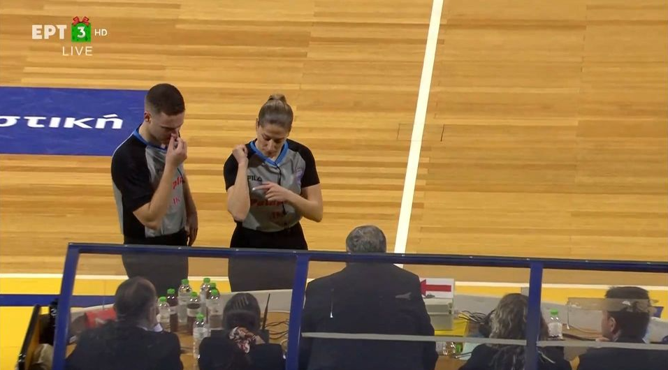 Άρης – Λαύριο: Προσωρινή διακοπή μετά από φτύσιμο στην Τσαρούχα (vids)