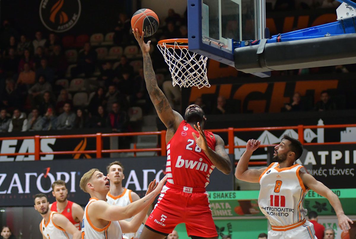 Ο Ολυμπιακός επέκτεινε το συμβόλαιο του Ταρίκ Μπλακ μέχρι το καλοκαίρι