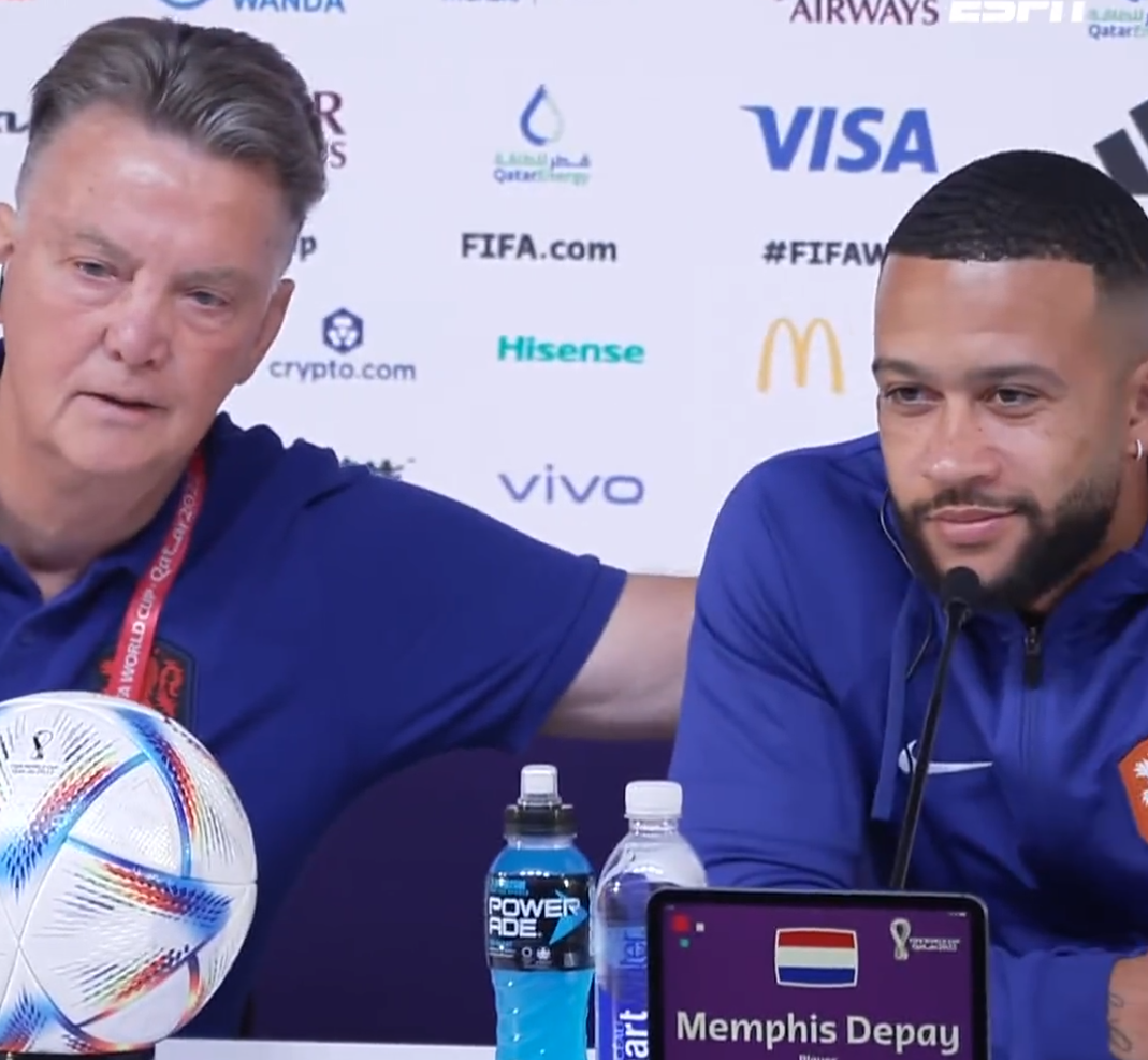 Καυστικός Φαν Χάαλ απαντά στον Ντι Μαρία: «Με άλλους παίκτες μου φιλιέμαι και στο… στόμα»