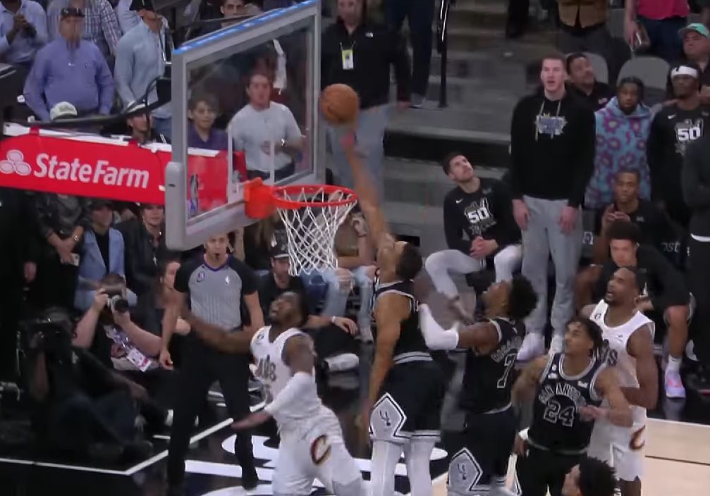 NBA: Με νικητήριο… μπλοκ στην κορυφή το Top-10