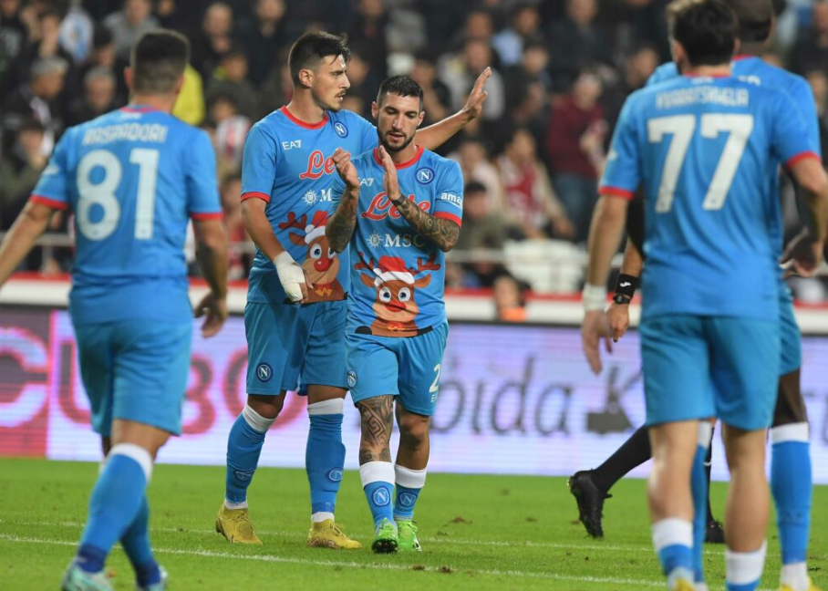 Η επική Χριστουγεννιάτικη εμφάνιση της Νάπολι