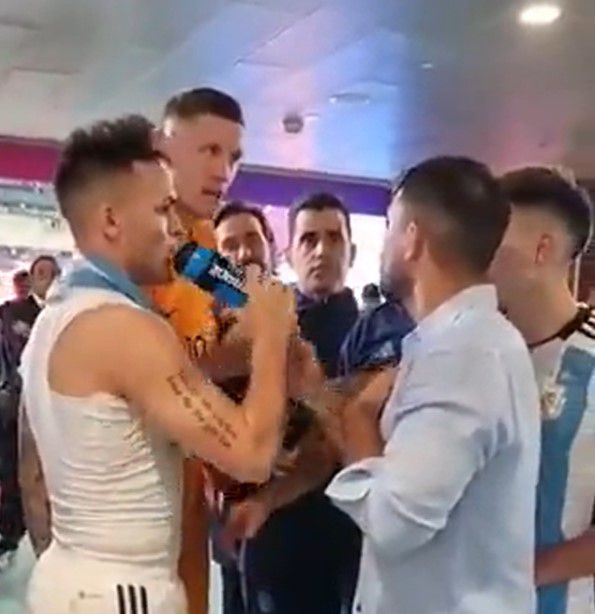 Μετά τον Μέσι, ο Βέγκχορστ τα έβαλε και με τον Αγουέρο στα αποδυτήρια (vid)