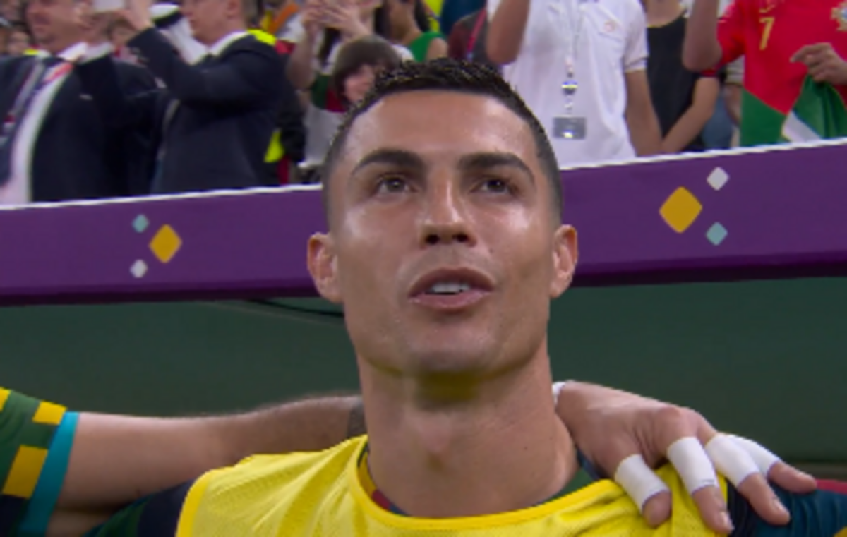 Τραγούδησε με την ψυχή του τον εθνικό ύμνο ο Ρονάλντο (vid)