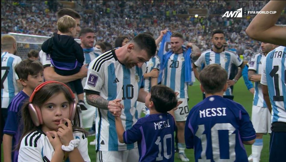 Υπέροχη στιγμή: Ο Μέσι πανηγύρισε με τους γιους του κατάκτηση του Μουντιάλ