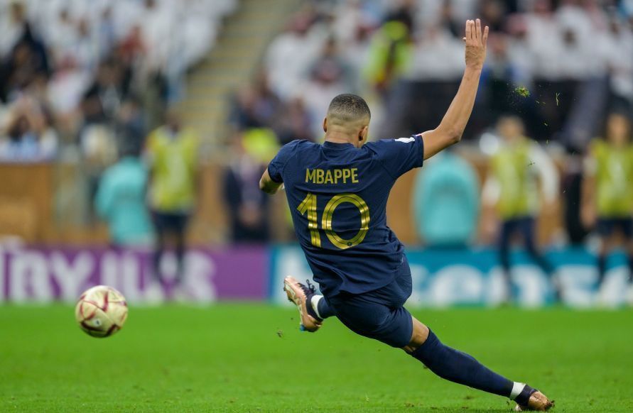 Ρονάλντο: «Ο Εμπαπέ άξιζε να πάρει το βραβείο του καλύτερου ποδοσφαιριστή στο Μουντιάλ» (pic)