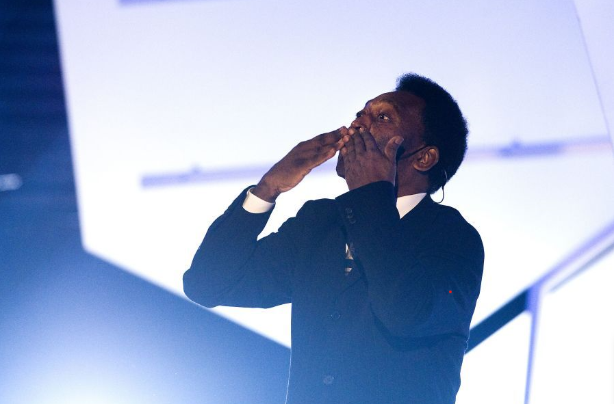 Μητσοτάκης και Τσίπρας αποχαιρετούν τον «βασιλιά» Πελέ