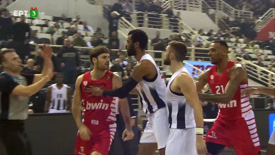ΠΑΟΚ – Ολυμπιακός: Τσιακμάς και Πάπας πήγαν να βάλουν «μπουρλότο» στην Πυλαία (vid)