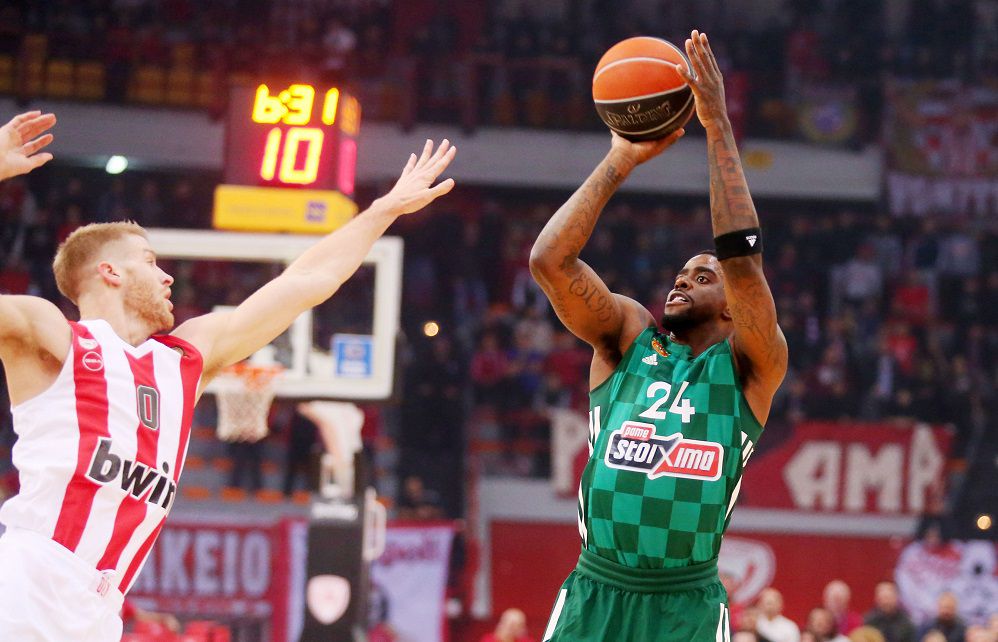 Βλέπει Ολυμπιακό και… αγριεύει ο Μπέικον!