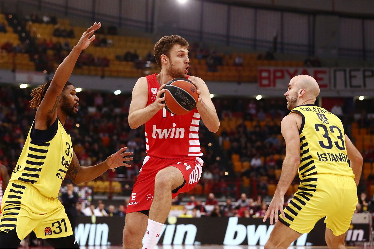 H αναμέτρηση του Ολυμπιακού με τη Φενέρμπαχτσε