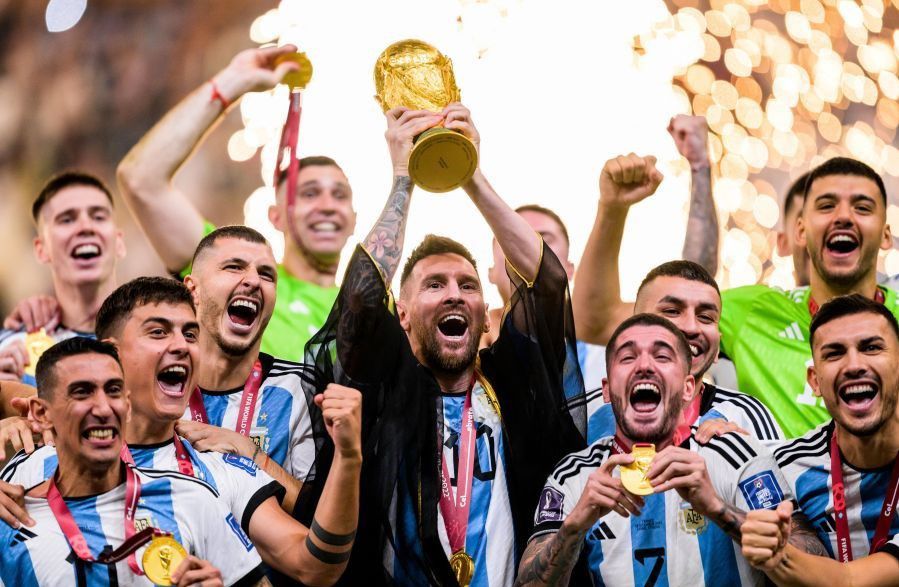 Ο Μέσι έλαβε ως δώρο παντόφλες και έστειλε παραγγελία για όλη την οικογένεια (pic)