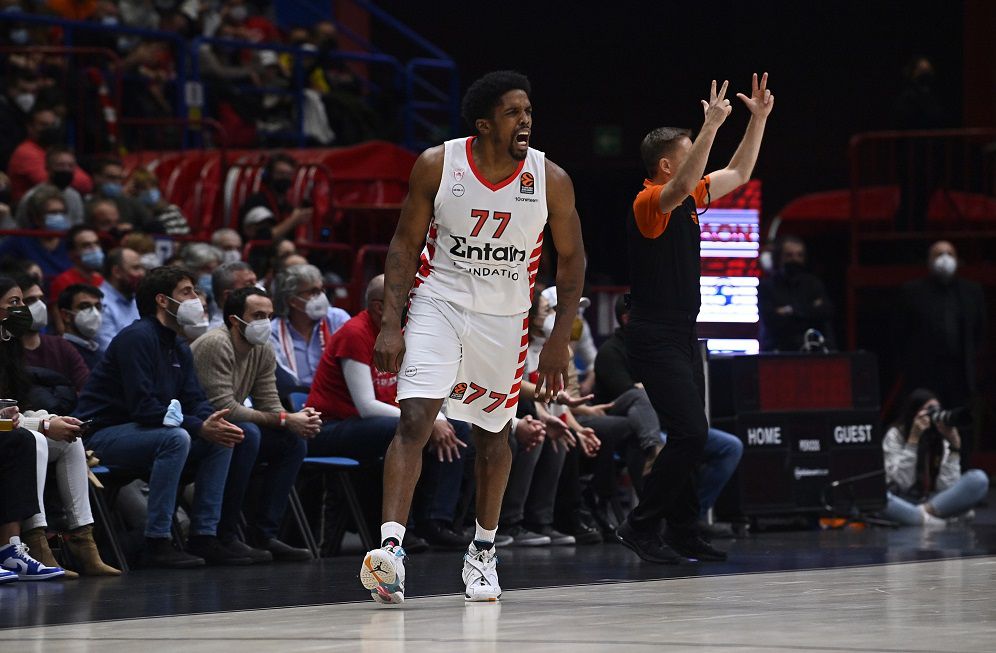 Φενέρμπαχτσε – Ολυμπιακός: O MακΚίσικ «πέταξε» ψηλά και κάρφωσε τους Τούρκους (vid)