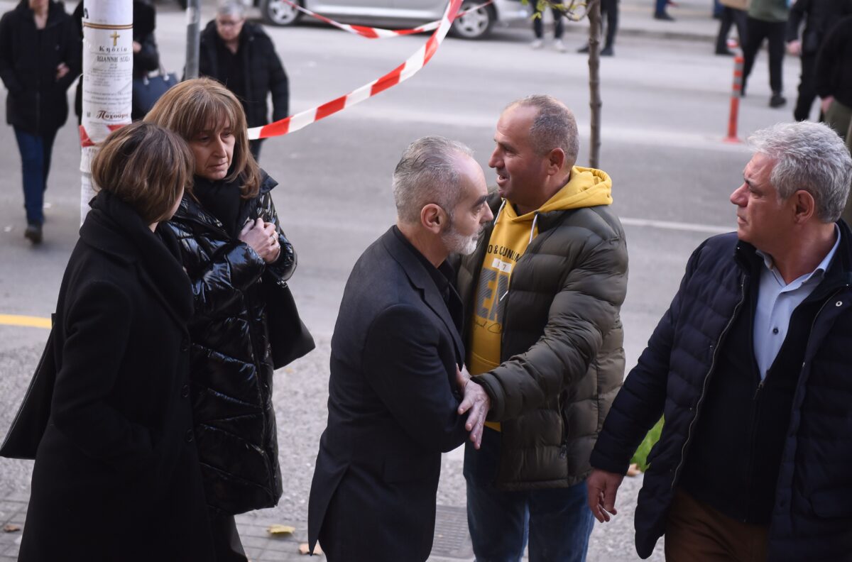 Φίλος του Άλκη: «Κοκκάλωσα όταν είδα να έρχονται με δρεπάνια και μαχαίρια» (vid)