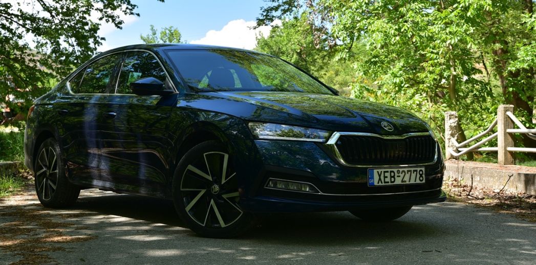 Στο τιμόνι της plug-in hybrid Skoda Octavia iV