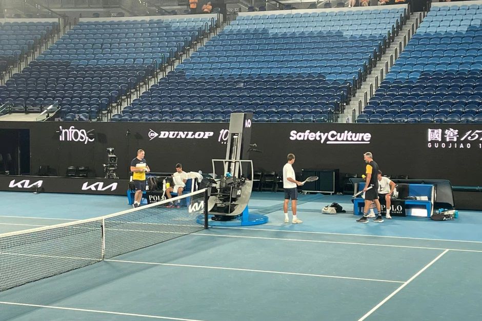 Το ζέσταμα του Τζόκοβιτς πριν τον τελικό με τον Τσιτσιπά (vid)