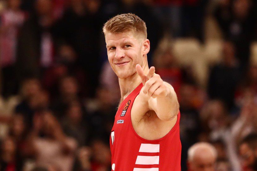 Από την αμφισβήτηση στην αποθέωση: Οι 5 στιγμές-ορόσημα που έκαναν τον Ουόκαπ σύνθημα στον Ολυμπιακό! (vids)