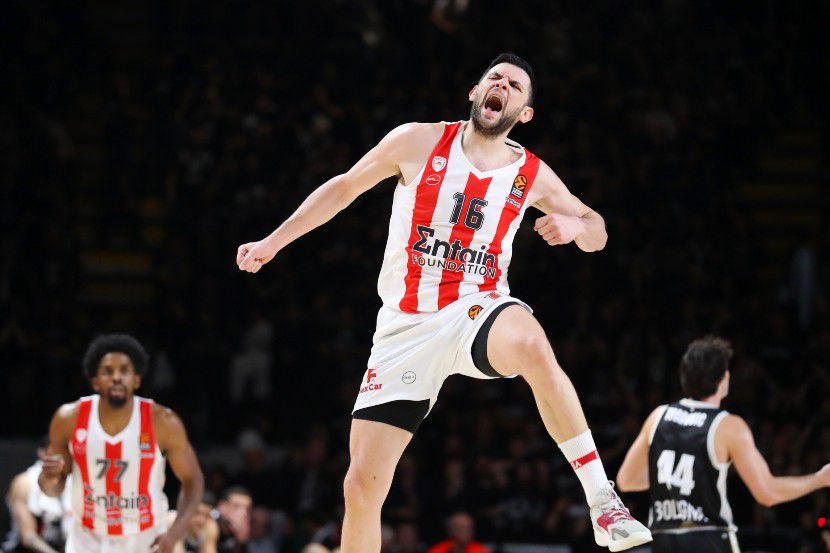 Ο Σλούκας έλειπε, οι τρεις… σωματοφύλακες ήταν όμως εκεί