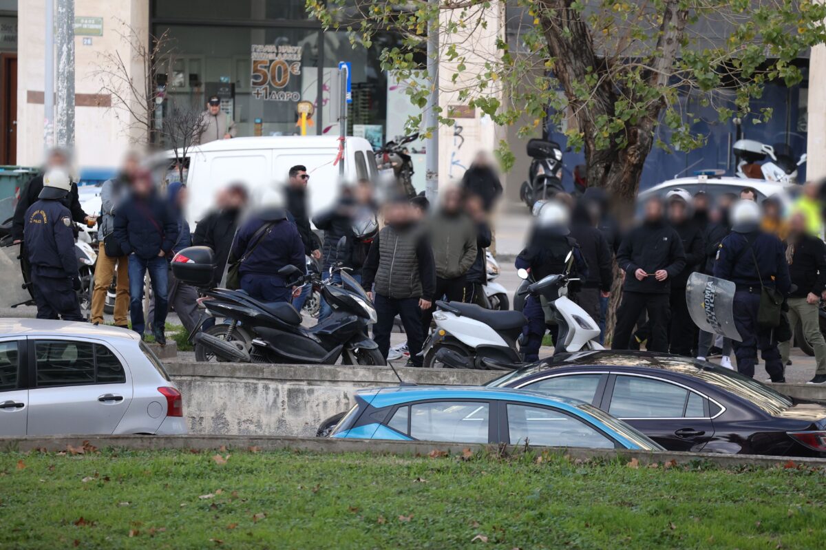 Άλκης Καμπανός: Αποδοκιμασίες προς τους κατηγορούμενους – «Σκύψτε το κεφάλι δολοφόνοι» (vid)