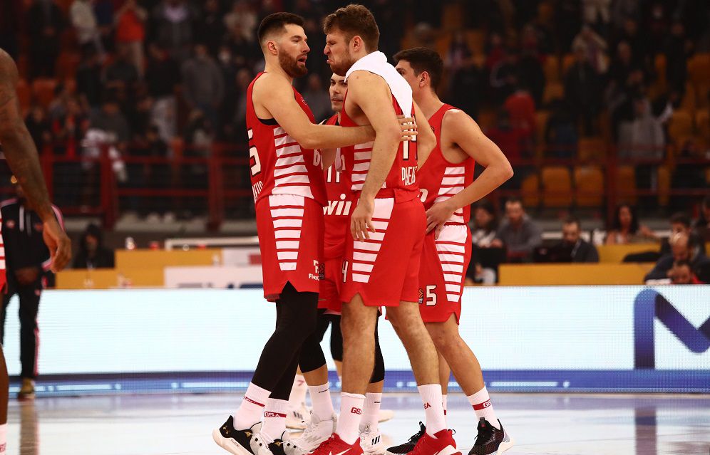 Τις… άρπαξε ο Bεζένκοφ πριν βγει ο Ολυμπιακός στο παρκέ με την Ρεάλ (vid)