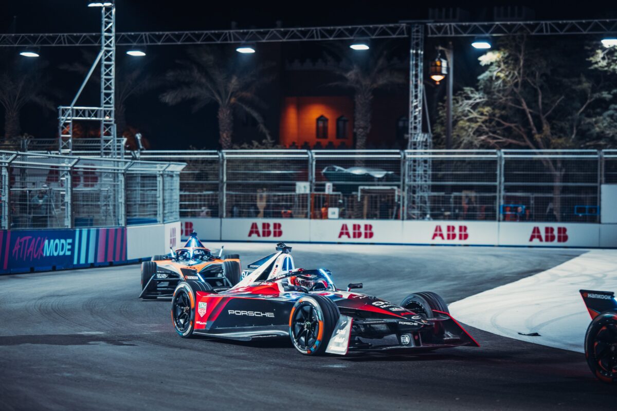 Διπλή νίκη για Βεχρλάιν και Porsche στη Σαουδική Αραβία (vids)