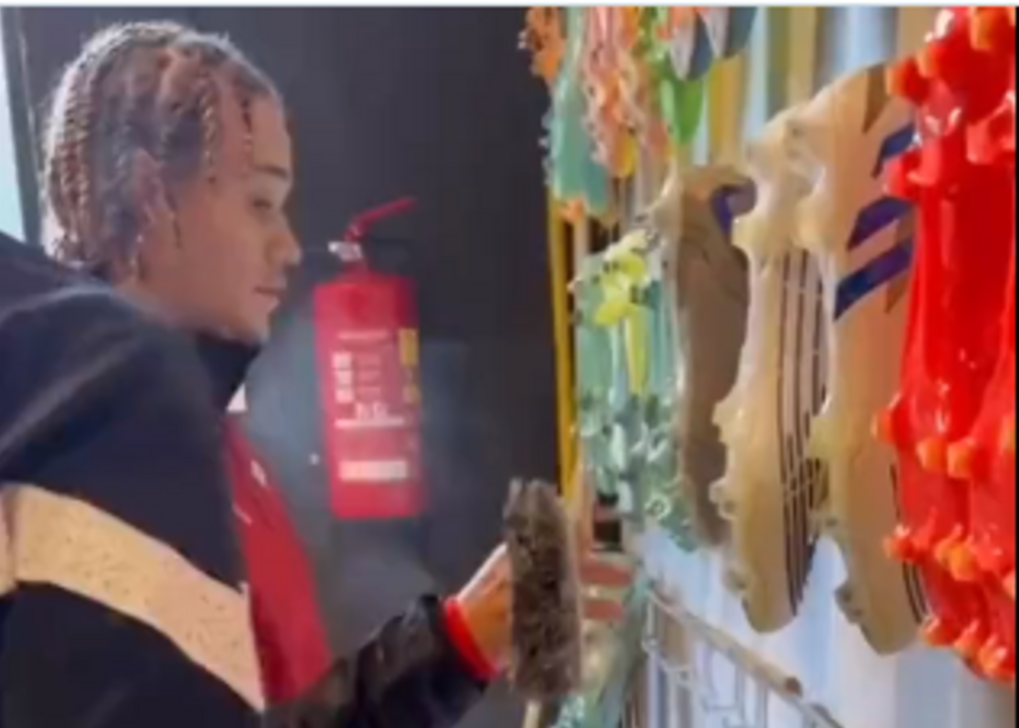 Οι παίκτες της Αϊντχόφεν έκαναν bullying στον Σίμονς και προκάλεσαν αντιδράσεις