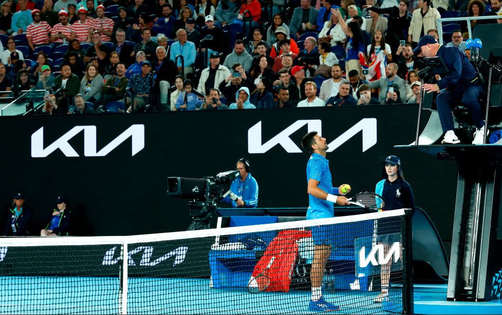 Australian Open: Έξαλλος με θεατή ο Τζόκοβιτς – «Είναι τύφλα, με προκαλεί σε κάθε πόντο»