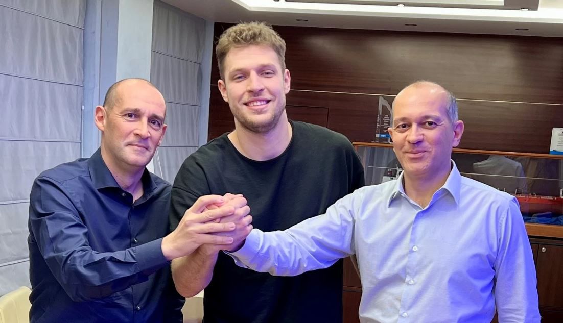 Επίσημο: Ο Ολυμπιακός «έδεσε» τον Βεζένκοφ