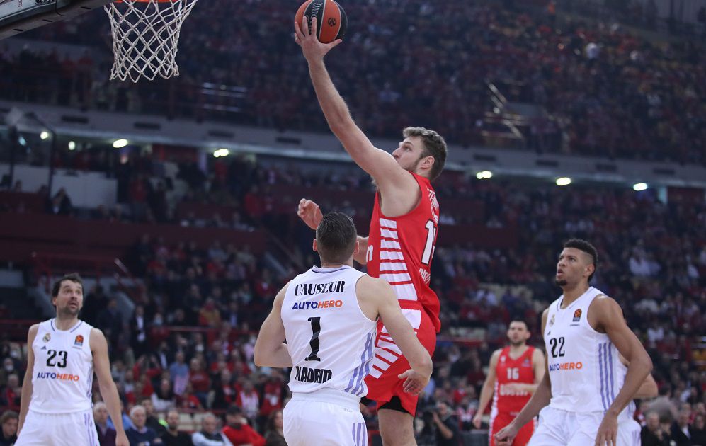 Βεζένκοφ: «Η άμυνα κάνει τη δουλειά, να μείνουμε ταπεινοί»