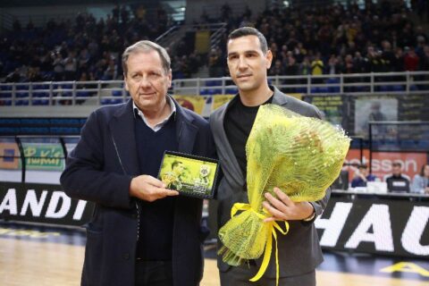 Νίκος Ζήσης: Η βράβευσή του από την ΑΕΚ (vids)