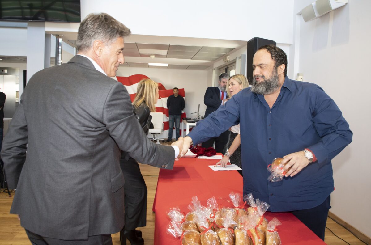 Έγινε η κοπή της πίτας στον Ολυμπιακό – Σε ποιους έπεσαν τα φλουριά (gallery)