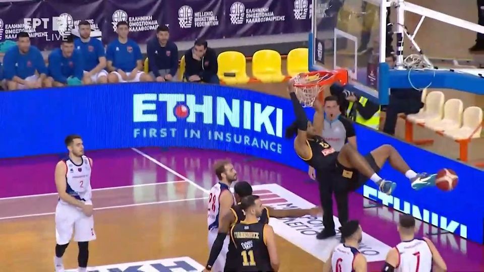 Final 8: Το τρομερό follow-κάρφωμα του Μίτσελ στο Πανιώνιος – ΑΕΚ