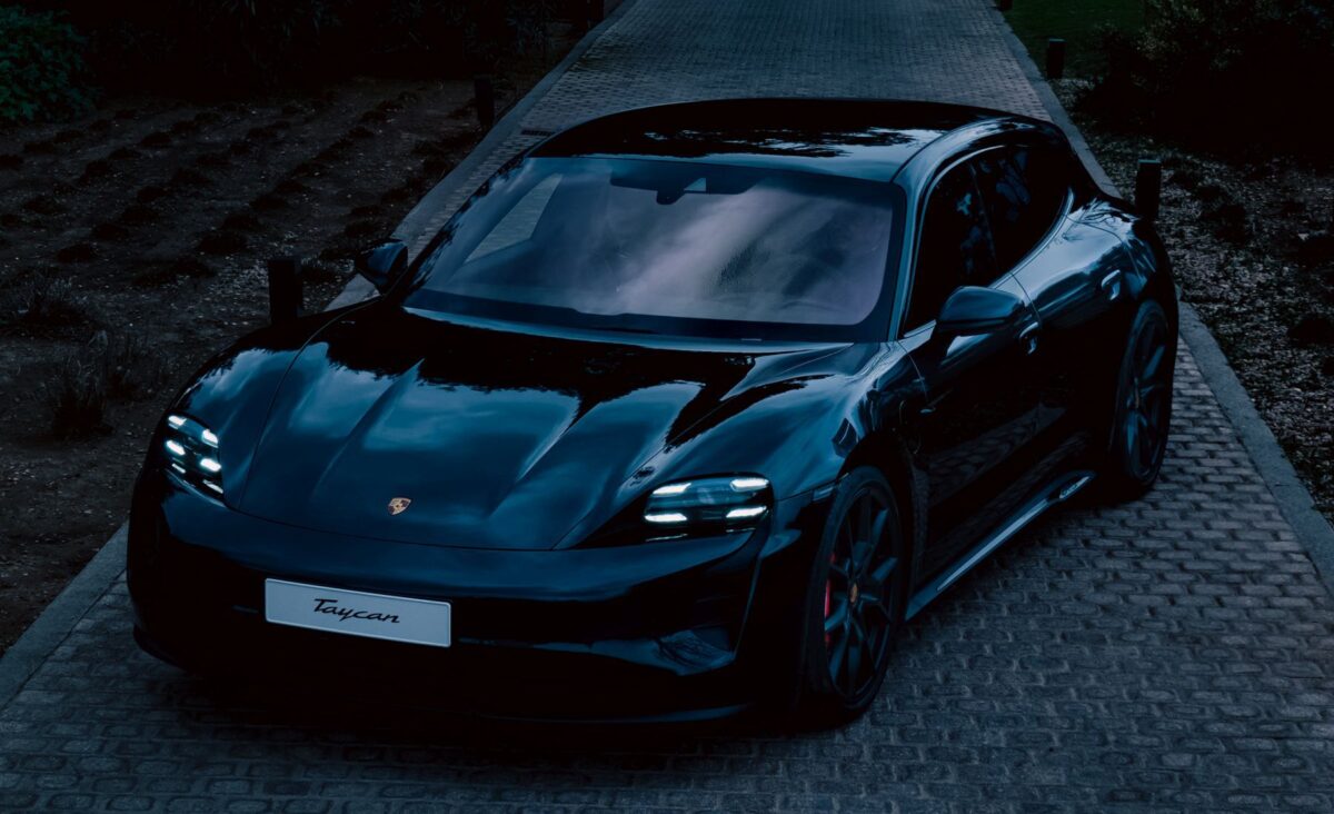 Η εντυπωσιακή Porsche της Μαρίας Σάκκαρη είναι πιο γρήγορη και από τα σερβίς της (pics)