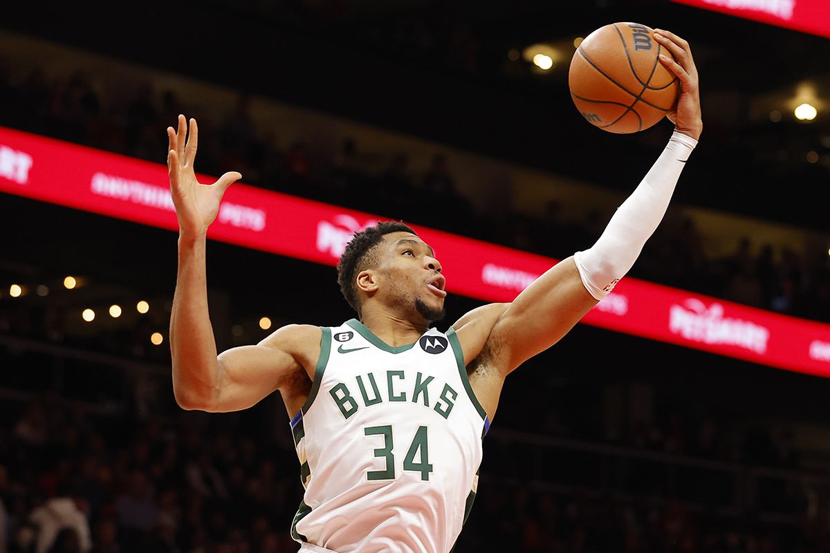 NBA: O Γιάννης μέσα στη δεκάδα, αλλά ο Ντένις Σμιθ στην κορυφή του top 10 (vid)