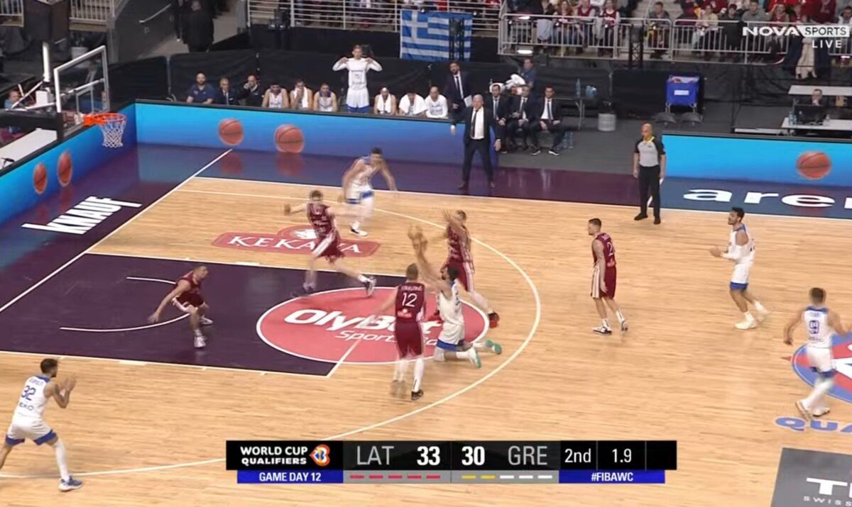Ο Χουγκάζ σε τρομερό buzzer beater… γονατιστός! (vid)