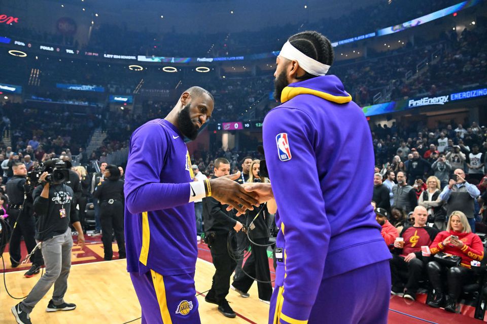 Ιστορική επίδοση από τον ΛεΜπρόν και επική νίκη για τους Λέικερς στο ντέρμπι του Λ.Α. – Πρώτη ήττα για τους Νάγκετς, συνεχίζουν ακάθεκτοι οι Μάβερικς (vids)