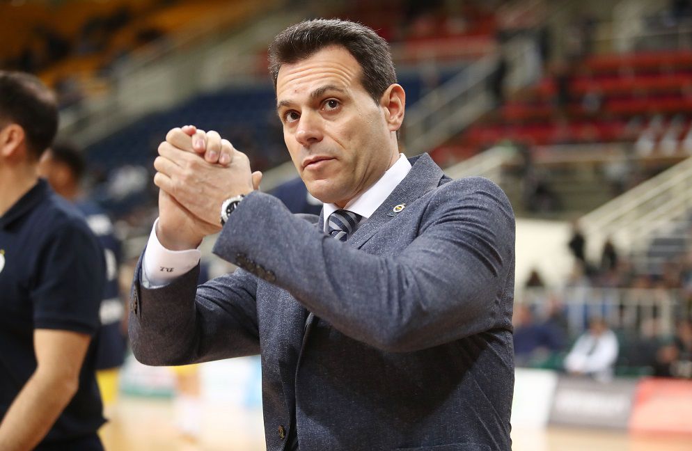 Ο Δημήτρης Ιτούδης δίπλα στους σεισμόπληκτους της Τουρκίας