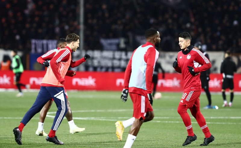 Ο Ολυμπιακός έφυγε για τα αποδυτήρια για πανό κατά του Μαρινάκη! (vids)