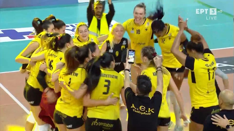 ΑΕΚ – ΠΑΟΚ: Το κοντράστ των συναισθημάτων μετά το τέλος του ημιτελικού στο βόλεϊ