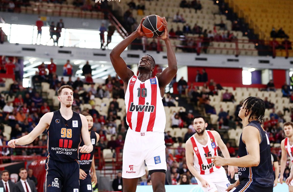 Η βαθμολογία της Basket League: Συνεχίζει αήττητος ο… 50αρης Ολυμπιακός, «φουντώνει» η μάχη της παραμονής