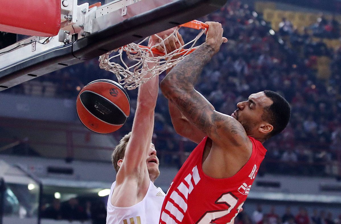 ΜακΚίσικ σερβίρει, Μπολομπόι… διαλύει τη ρακέτα (vid)