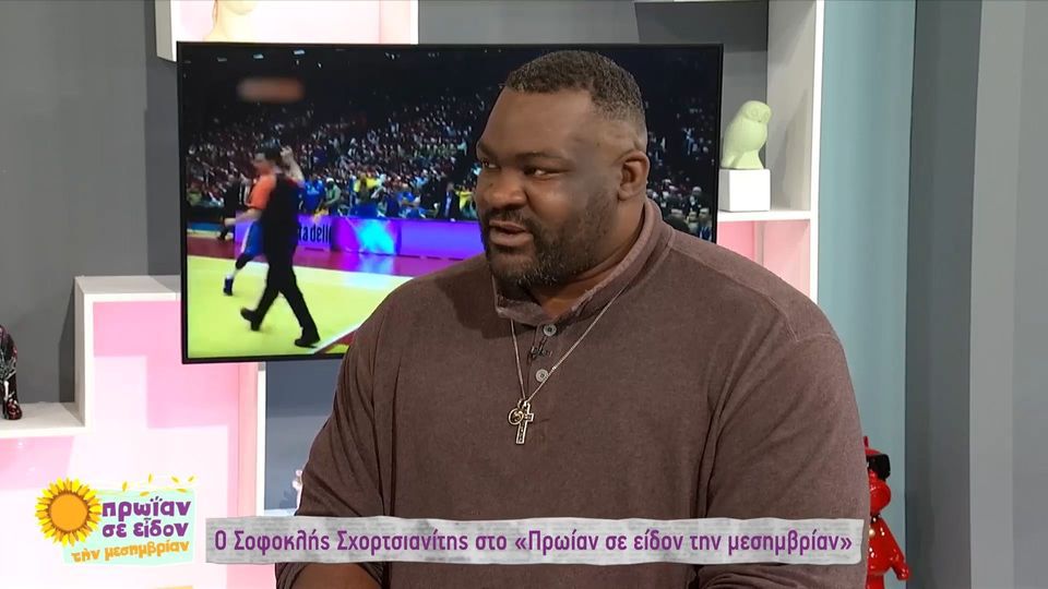 Ο Σοφοκλής Σχορτσιανίτης αποκάλυψε τον διάλογο που είχε με τον Θανάση στα πρώτα βήματα του Γιάννη – «Είναι καλός;»