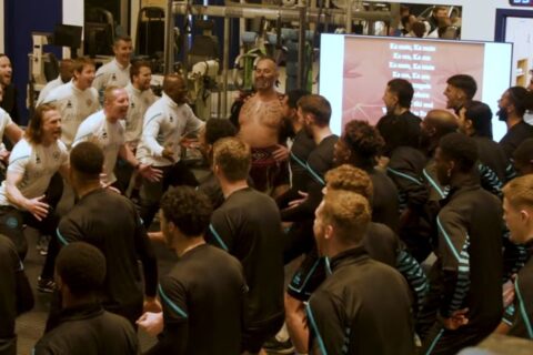 Οι παίκτες της QPR έγιναν Μαορί και έκαναν εκπαίδευση στον χορό «Haka» (vids)