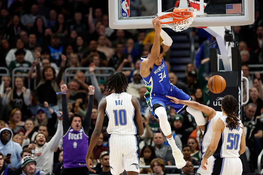 Ασταμάτητος ο Αντετοκούνμπο – Δεν κρατιούνται οι Μπακς, συνέτριψαν τους Μάτζικ με «βροχή» από τρίποντα