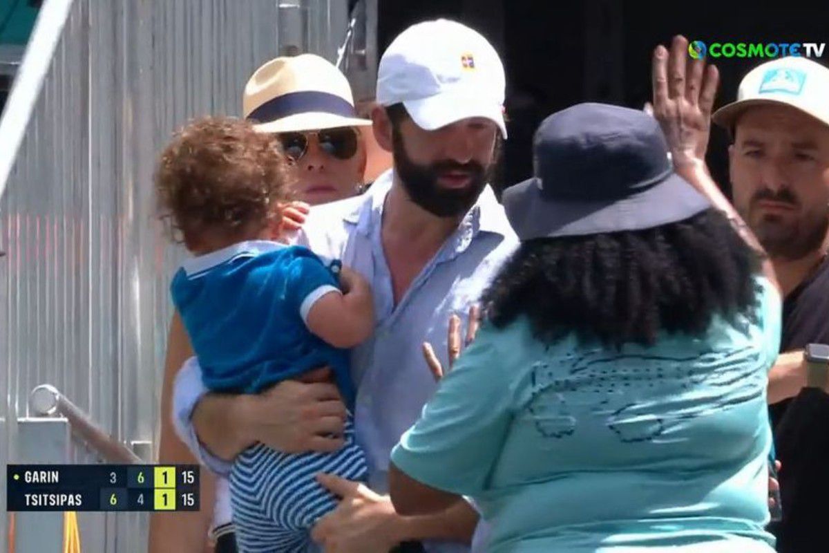 Μπόμπιρας έβαλε τα κλάματα στον αγώνα του Τσιτσιπά και τον έβγαλαν οι γονείς του εκτός γηπέδου (vid)