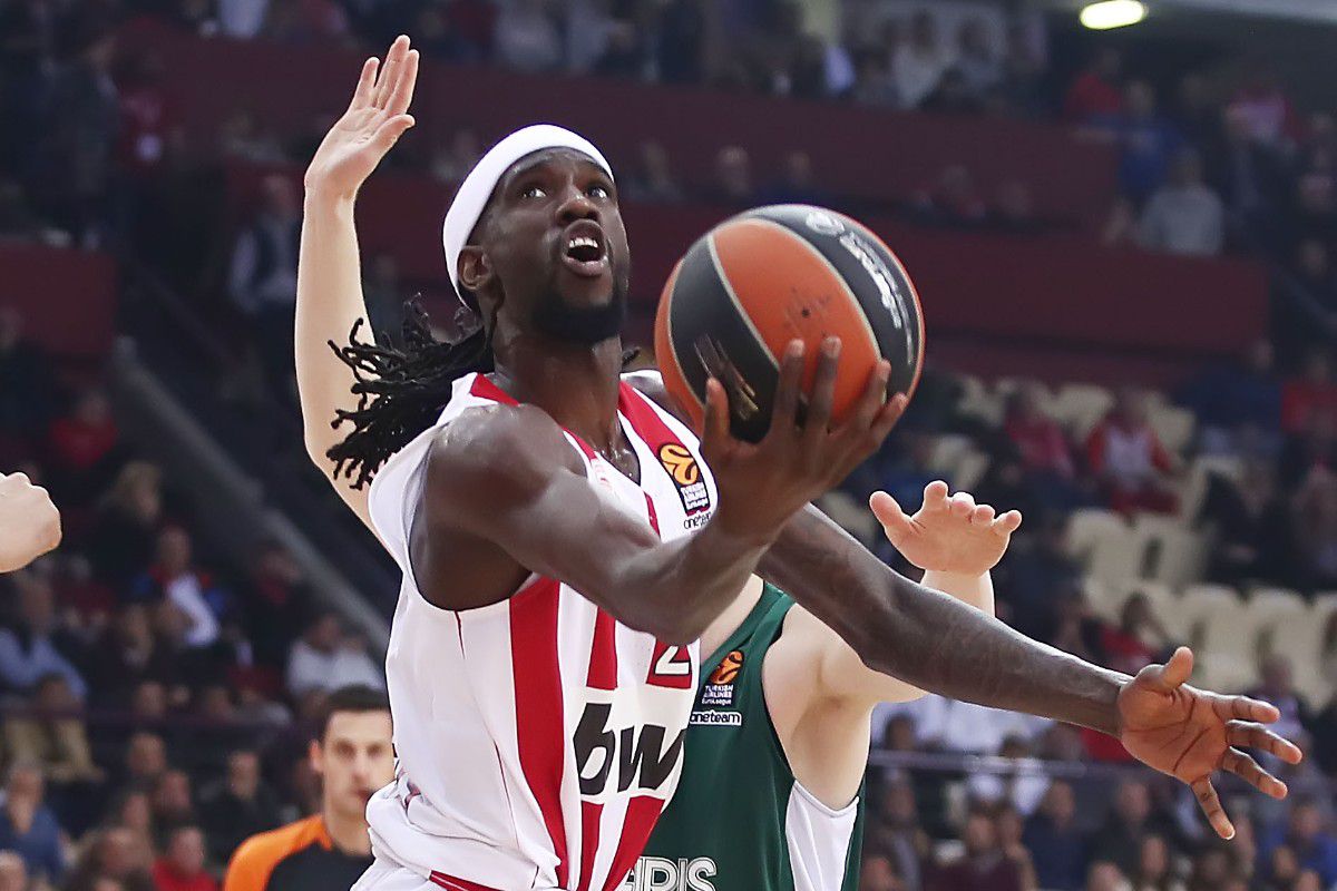 Απάντησε στον Ουέμπερ ο Ολυμπιακός: «Πώς υπέγραψε ότι εξοφλήθηκε, αν του οφείλονταν χρήματα;»