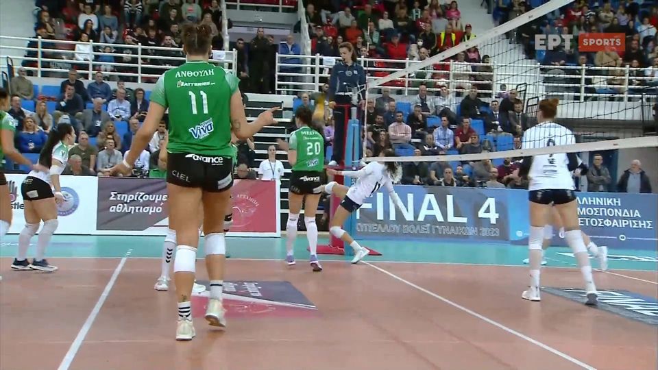 Απίθανη άμυνα στον ημιτελικό του βόλεϊ με ανάποδο ψαλίδι (vid)