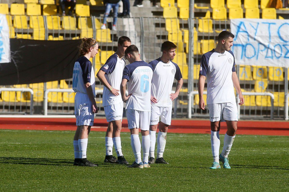 Ο Απόλλων Λάρισας έχανε 6-0, έμεινε με έξι παίκτες και το ματς με τον Ηρακλή διακόπηκε στο 60′